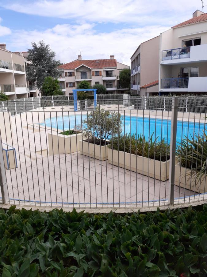 APPARTEMENT AU CALME AVEC PISCINE ET PARKING dans résidence securisée Saint-Jean-de-Monts Esterno foto