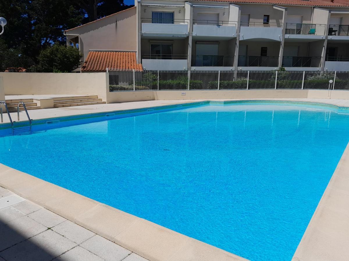 APPARTEMENT AU CALME AVEC PISCINE ET PARKING dans résidence securisée Saint-Jean-de-Monts Esterno foto